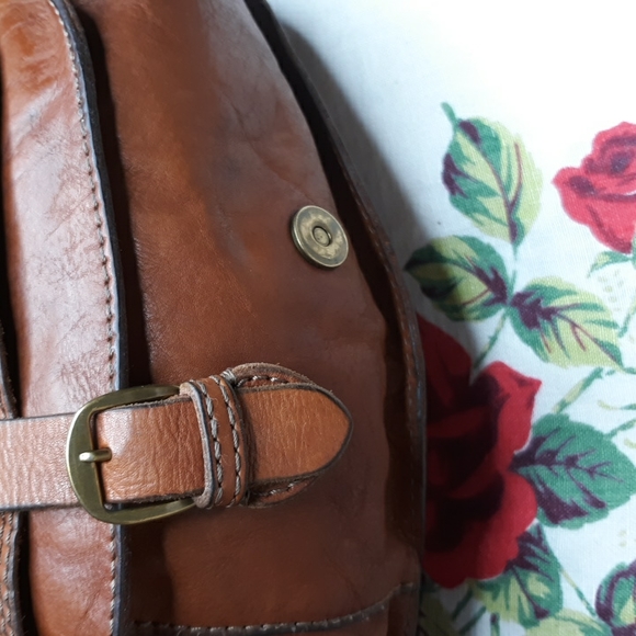 Lucky Brand Crossbody Saddle Bag - Picture 5 of 10